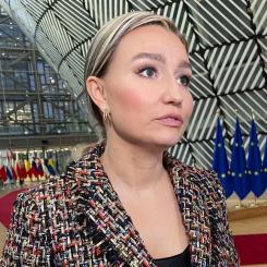 Wiktor Nummelin/TT: Energi- och näringsminister Ebba Busch (KD) på väg in till torsdagens EU-möte i Bryssel.