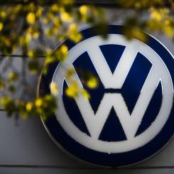Markus Schreiber AP/TT: Volkswagen (VW) ser en inbromsning i tillväxten för elbilsförsäljningen i Europa till följd av att efterfrågan dämpas av höga elpriser och inflation. Arkivbild