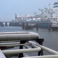Michael Sohn/AP/TT: En ny, flytande gasterminal för mottagning av flytande naturgas i Wilhelmshaven i Tyskland är en del av vägen bort från europeiskt beroende av rysk gas. Arkivbild