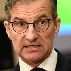 Jonas Ekströmer/TT: Riksbankschef Erik Thedéen är redo trycka på ränteknappen igen. Arkivbild.