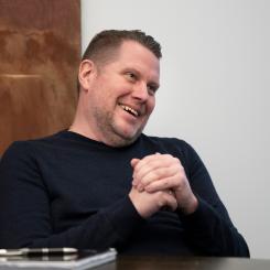 Fredrik Sandberg/TT: Embracers vd Lars Wingefors är nöjd med möjligheten att få utveckla nya "Sagan om ringen"-titlar. Både i spel- och filmvärlden.