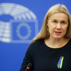 Jean-Francois Badias/AP/TT: EU:s energikommissionär Kadri Simson presenterar förslag på reform av elektricitetsmarknaden på en presskonferens i Strasbourg.