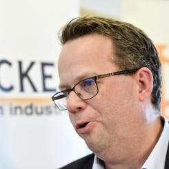 Henrik Montgomery/TT: Unionens ordförande Martin Linder gör tummen ned. Arkivbild.
