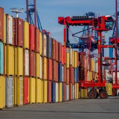 Michael Probst AP/TT.: Containrar i hamnen i Hamburg. Arkivbild.