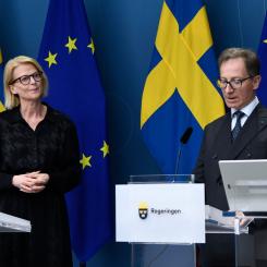 Fredrik Surell/TT: Finansminister Elisabeth Svantesson (M) berättar under en pressträff att regeringen inrättar en så kallad produktivitetskommission. Den ska ledas av nationalekonomen Hans Lindblad.