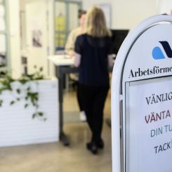 Bertil Ericson / TT: Fortsatt relativt kort kö hos arbetsförmedlingen. Arkivbild.