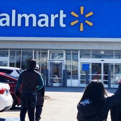 Nam Y Huh/AP-TT: Försäljningen ökade för amerikanska lågprisjätten Walmart. Det gillade New York-börsen. Arkivbild.