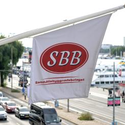 Anders Wiklund/TT: Flaggan på SBB:s kontor på Strandvägen i Stockholm. Arkivbild.