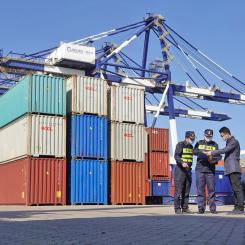 Chinatopix via AP/TT: Kinas export minskade mer än analytikerna förväntat sig under maj. Arkivbild.
