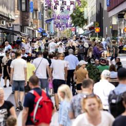 Stefan Jerrevång/ TT: Nu hoppas modeindustrin att turister ska bära den svenska handeln under sommaren. Arkivbild.