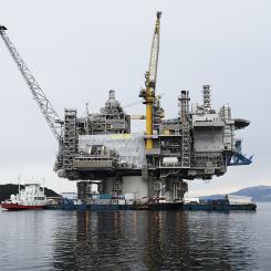Marit Hommedal NTB/TT: En svag norsk krona och tidigarelagda satsningar trycker upp den norska olje- och gasindustrins investeringsbudget. Arkivbild