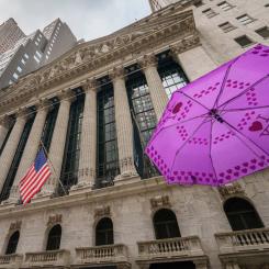 J. David Ake/AP/TT: Röda slutsiffror på Wall Street på torsdagen.
