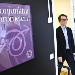 Claudio Bresciani/TT: Konjunkturinstitutet (KI), med generaldirektör Albin Kainelainen, redovisar barometer. Arkivbild