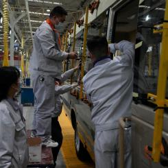 Andy Wong/AP/TT: Industriaktiviteten i Kina fortsätter att minska. Arkivbild.
