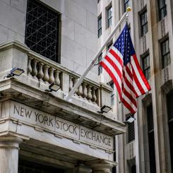J David Ake/AP/TT: Trots inflationssiffran var stämningen god i det anrika börshuset i New York. Arkivbild.
