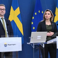 Jonas Ekströmer/TT: Energi- och näringsminister Ebba Busch (KD) under torsdagens pressträff på regeringskansliet Rosenbad. Regeringen har tillsatt Carl Berglöf som nationell kärnkraftssamordnare.