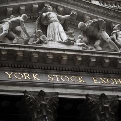 Mark Lennihan/AP-TT: Små indexrörelser på handelsveckans sista dag i New York. Arkivbild.
