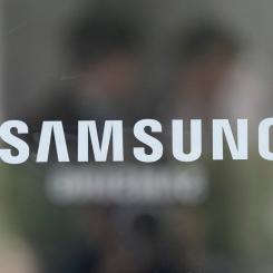 Ahn Young-Joon/AP/TT: Samsungs logotyp utanför ett av bolagets kontor i Sydkorea.