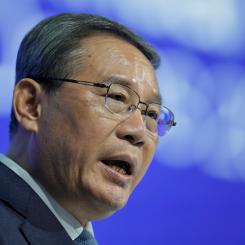 Markus Schreiber/AP/TT: Kinas premiärminister Li Qiang och hans regering väntas satsa på åtgärder som får fart på inhemsk efterfrågan i år, för att få bukt på inflation och krisen i bostadssektorn i landet.