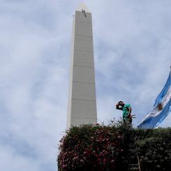 Matias Delacroix/AP/TT: Det kan bli svettigt för argentinare om OECD får rätt i sin prognos angående landets inflation.