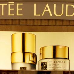 Pat Wellenbach/AP-TT: Sminkföretaget Estée Lauder ökade försäljningen och aktien lyfte över 12 procent. Arkivbild.