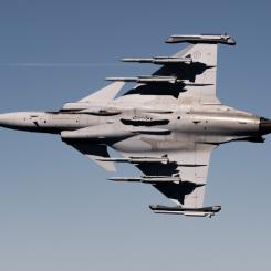 Lavettsystemet används för att bära jaktrobotar och motmedelsfällare på Gripen C/D och Gripen E. Pressbild.