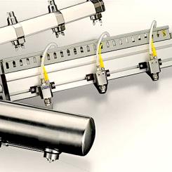 Tekniska lösningar som rengöringsnålar och särskilda munstycken som motverkar beläggningsrester kan också bidra till stabilare drift under längre körningar. Bild: Spraying Systems Co.