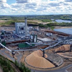 Om förstudien leder vidare till beslut om investering, kan det resultera i en helt ny fabrik i direkt anslutning till Metsä Groups (bild) befintliga bioproduktfabrik i Äänekoski. Foto: Metsä Group