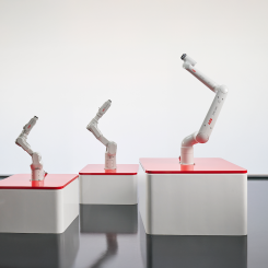 Robotarna tillverkas vid ABB Robotics fabrik för robottillverkning i Shanghai och ska kunna hantera många arbetsmoment, från ”materialhantering till avancerade tillämpningar som dispensering och polering”. Foto: ABB