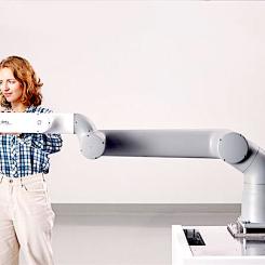 Startupföretag och uppskalningsföretag får skicka in idéer om programmering med naturligt språk, inlärning av färdigheter och autonomt beslutsfattande. Vinnarna får tillgång till ABB:s globala nätverk, banbrytande tekniker och långsiktiga möjligheter till samarbete. Foto: ABB Robotics