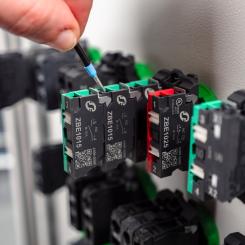 De nya kontaktblocken har en mer kompakt designen. Foto: Schneider Electric