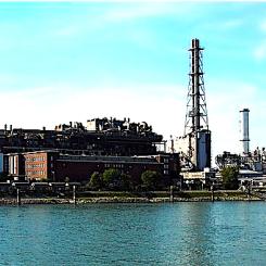 BASF:s industrianläggningar vid floden Rhein i Tyskland. Foto: Wikipedia Common, kredit: Ikar.us