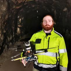 Björn Lindqvist i forskargruppens underjordslabb i Mjölkuddsberget. Foto: Jakub Haluska/LTU