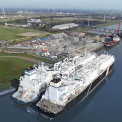 LNG-terminaler spelar en avgörande roll för att förse företag, industrier och hushåll med naturgas. Brunsbüttel och Stade, två hamnar längs Elbe, har gemensamt valts ut som platser för europeiska LNG-terminaler. Foto: Hamburger Hafen (Port of Hamburg)