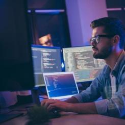 BTH har stark kompetens inom utbildning och forskning i cybersäkerhet och fokuserar bland annat på cyberranges, marin teknik, AI och SmartGrid-säkerhet. Foto: BTH