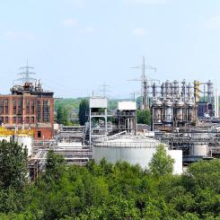 Kemisk produktionsanläggning av företaget Ruetgers Chemicals GmbH i Castrop-Rauxel, Tyskland. Foto: Wikipedia, kredit: Arnoldius