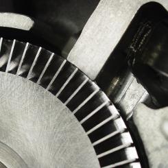 Med förvärvet stärker AxFlow sin position på marknaden för vakuumteknik i Norden. Närbild av turbinpumpimpeller. Foto: MTHPumps/WIkimedia Commons