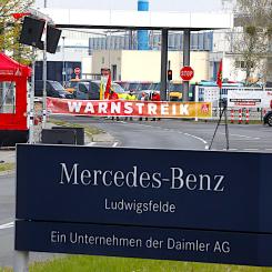 Strejk vid Mercedes Benz - fabrik i tyska Ludwigsfelde. Foto: IG Metall, kredit: C.v.Polentz