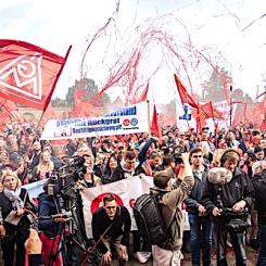 Tyska VW-anställda och metallfackets medlemmar demonstrerar och hotar med storstrejk i Hannover: Foto: IG Metall