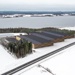 Drönarbild med illustration av den planerade anläggningen. Bild: Hushållningssällskapet Norrbotten-Västerbotten