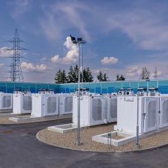 Energilagringsanläggning i Litauen. Landet siktar på att nå 1,5 gigawatt lagringskapacitet till 2028. Foto: Energy Cells