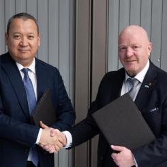 Jouni Jääskeläinen, vd för Epse (till höger), och Jusipbek Kazbekov, biträdande minister för ekologi, miljöskydd och klimatförändringar i Uzbekistan. Foto: Espe Technology