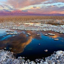 Salar de Atacama, en av världens största litiumfyndigheter. Foto: Francesco Mocellin/Wikimedia Commons