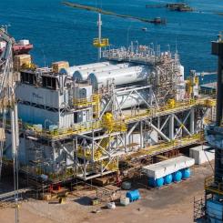 Det krisdrabbade franska elektrolysörföretaget Elogen har levererat sin första PEM-elektrolysör på 2,5 megawatt till ett innovativt projekt i Nederländerna – men det kan också bli företagets sista, då dess framtid just nu är osäker. Baseload Power Hub, som innehåller Elogens elektrolysör, vid kaj i Eemshaven. Foto: Elogen
