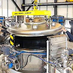 Förra året använde First Light sin amplifier i ett experiment vid Sandia National Laboratories' Z Machine i USA. Experimentet satte ett nytt tryckrekord för kvarts, från 1,5 terapascal till 1,85, samtidigt som provets förhållanden för högprecisionsmätningar bibehölls. Foto: First Light Fusion