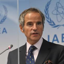 IAEA:s generaldirektör Rafael Mariano Grossi betonade nyligen vid organisationens generalkonferens i Wien att de återkommande uppjusteringarna av prognoserna speglar ett växande globalt samförstånd. 
– Kärnkraften är oumbärlig för att uppnå ren, pålitlig och hållbar energi för alla, sade han. Foto: Kredit: Dean Calma / IAEA