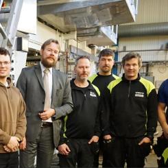 "Testbädden är tillgänglig för alla, oavsett om du är en enskild person som vill testa en idé eller ett stort etablerat företag", säger Nicklas Blomquist. Gruppbild: SIO Grafen