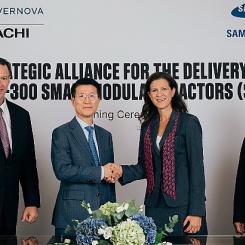 Från vänster: Jason Cooper (vd för Advanced Nuclear, GVH), Se-chul Oh (vd Samsung C&T), Maví Zingoni (vd Power, GE Vernova) och Jung E. Kim (chef för Nuclear Sales & Business Development, Samsung C&T) vid undertecknandet av samarbetet. Foto: GVH