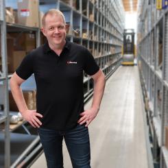 Håkan Edgren. Filterteknik Sverige AB specialiserar sig på att tillhandahålla högkvalitativa filterlösningar för olika industrier och applikationer. Foto: Filterteknik