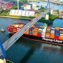 Hapag-Lloyds containerfartyg i Hamburgs hamn. Foto: Hapag-Lloyd